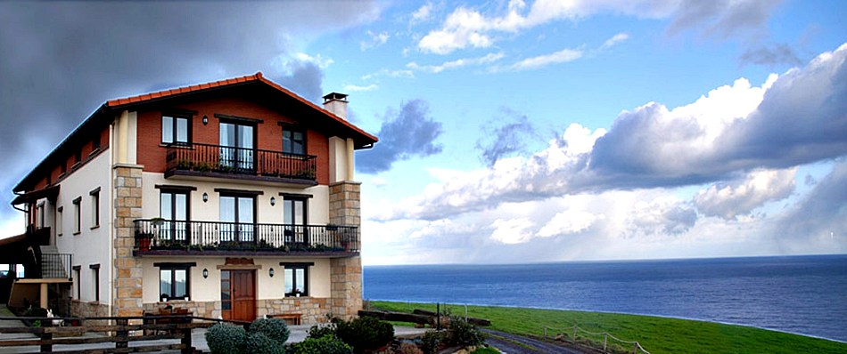 fatxada nekazalturismoa Santa Klara Gipuzkoan