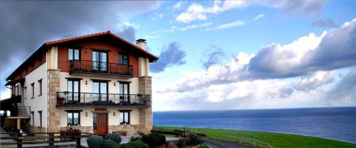 fachada 1 agroturismo Santa Klara en Gipuzkoa
