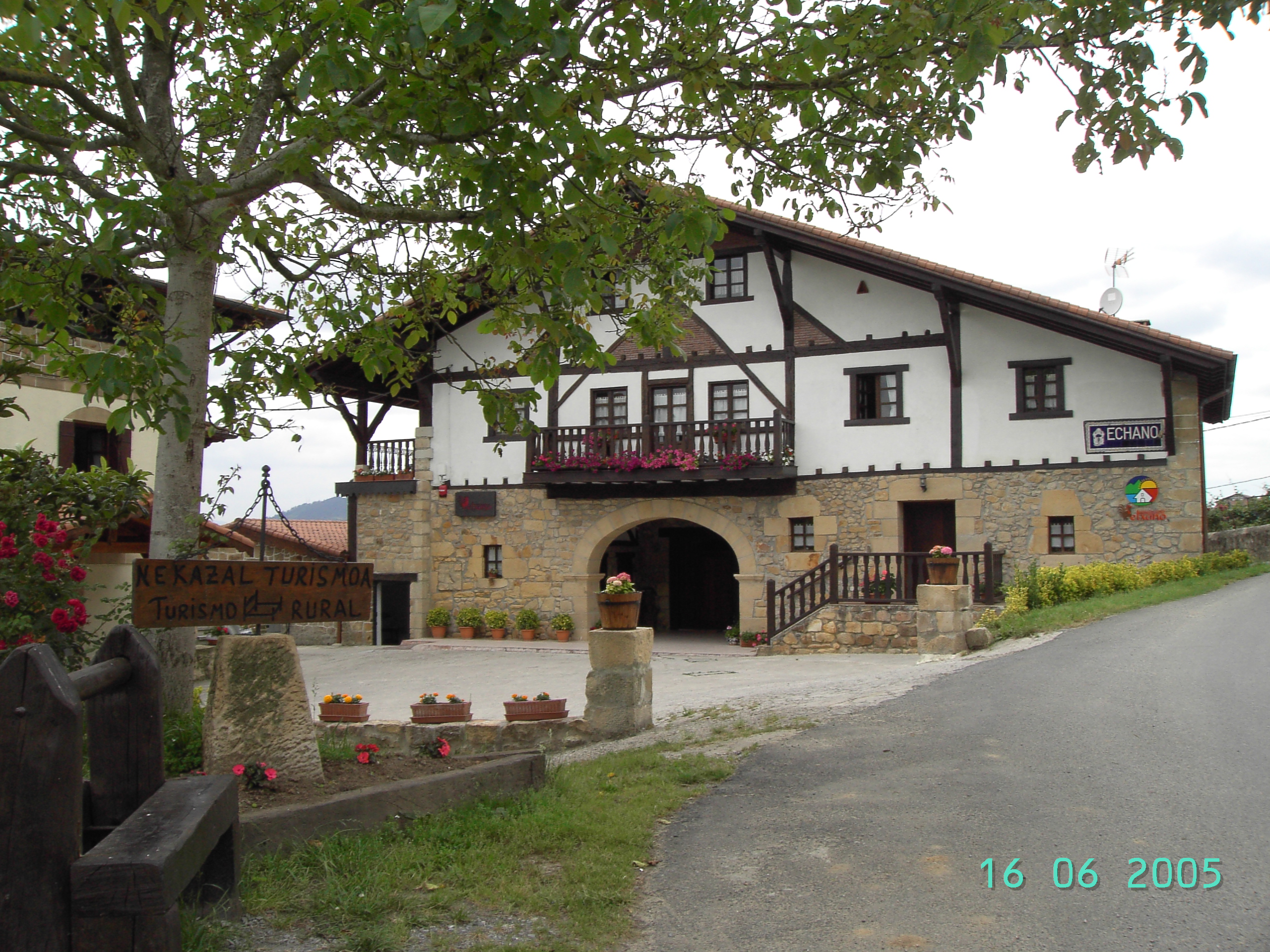 fatxada nekazalturismoa etxano Bizkaian