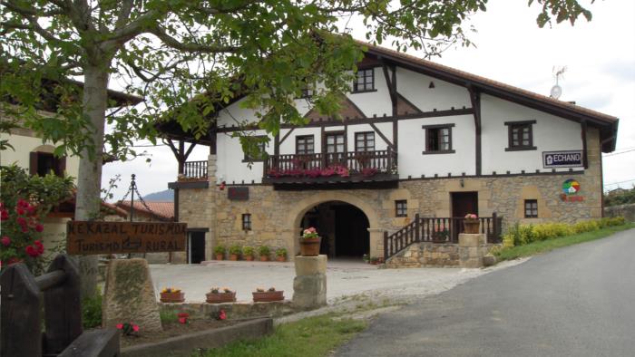 fatxada nekazalturismoa etxano Bizkaian