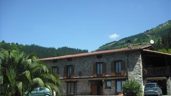 fatxada nekazalturismoa Zulueta Gipuzkoan