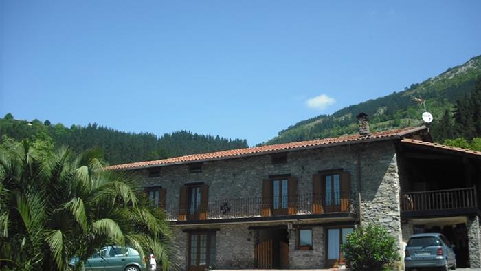 fatxada nekazalturismoa Zulueta Gipuzkoan