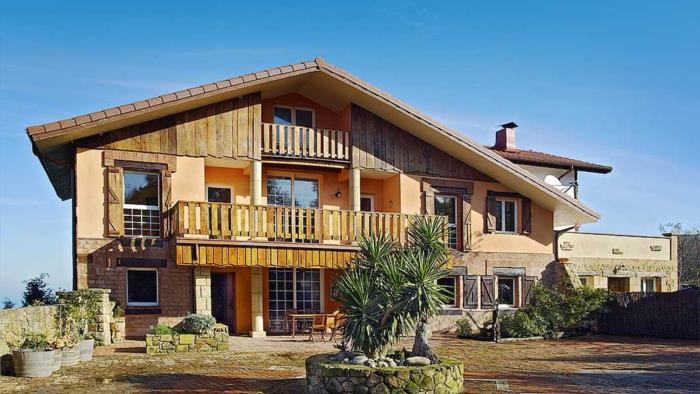 fachada agroturismo Igeldo en Gipuzkoa