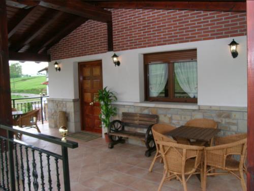 Porche 1 casa rural Arriortua en Bizkaia