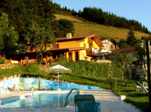 piscina 1 casa rural gailurretan en Vizcaya