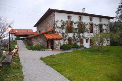 fatxada landa-etxea Aranburu Gipuzkoan