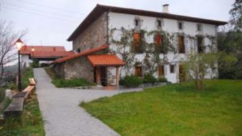 fatxada landa-etxea Aranburu Gipuzkoan