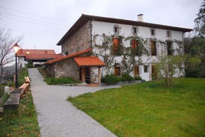 fachada casa rural Aranburu en Gipuzkoa