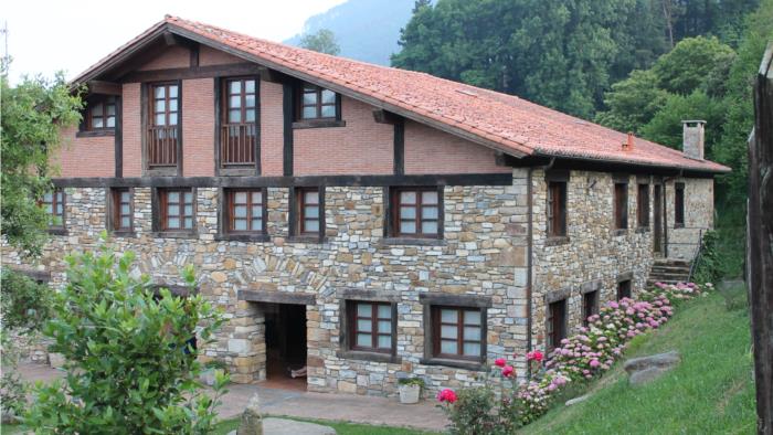 fatxada nekazalturismoa longa nagusia bizkaian