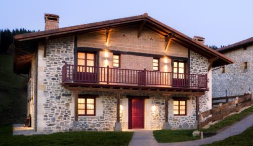 fachada 1 casa rural Etxegorri en Vizcaya