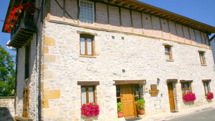 fachada casa rural Zadorra Etxea en Alava