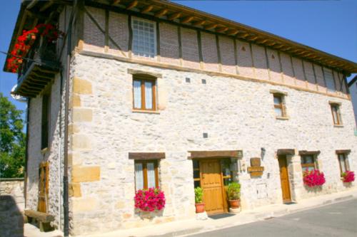 fachada 1 casa rural Zadorra Etxea en Alava