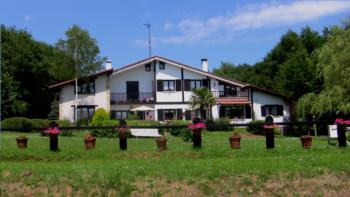 fatxada nekazalturismoa atxarmin Araban