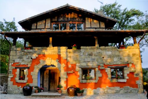 Fachada 1 casa rural Kaxkarre en Gipuzkoa 