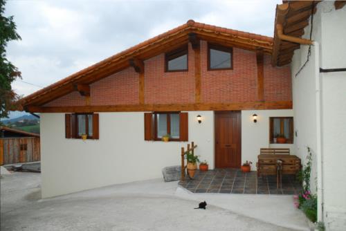 fatxada 1 nekazalturismoa Irizar Azpikoa Gipuzkoan