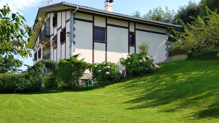 fachada 1 casa rural Zelaieta Berri en Gipuzkoa