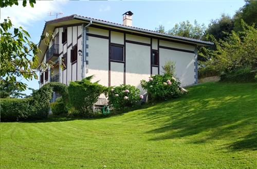 Fachada 1 casa rural Zelaieta Berri en Gipuzkoa