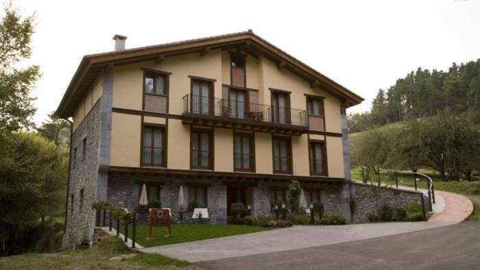 fachada agroturismo korteta en gipuzkoa