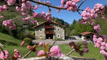 fatxada nekazalturismoa Urresti Bizkaian