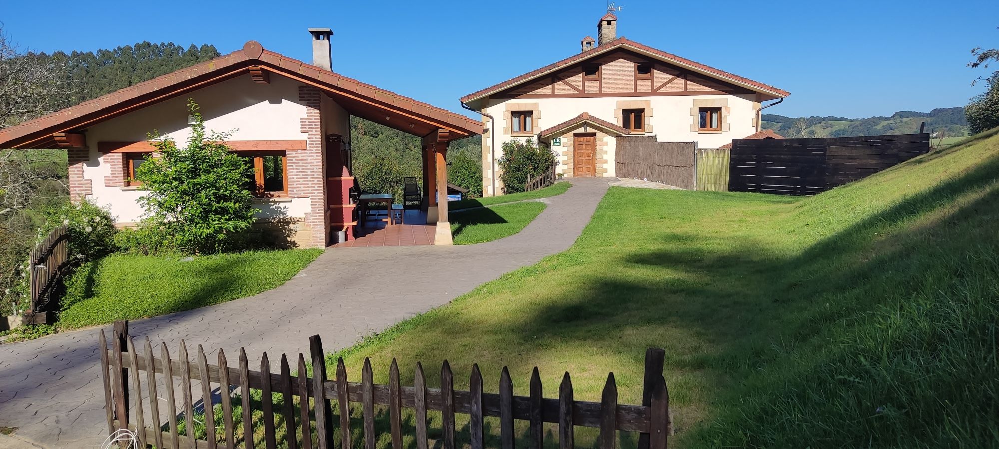 Fatxada landa-etxea Azketa-Errota Gipuzkoan