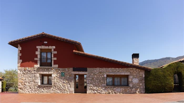 fachada casa rural Legaire en Alava