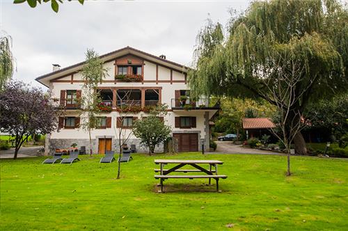 fachada agroturismo zubeltzu torre en gipuzkoa