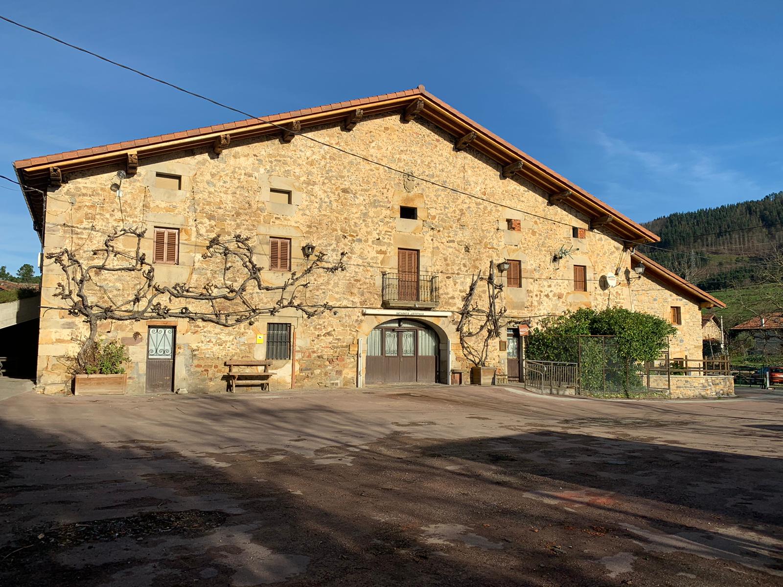 fatxada nekazalturismoa berriolope Bizkaian