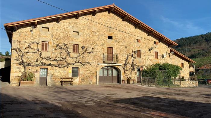 fachada agroturismo berriolope en Vizcaya