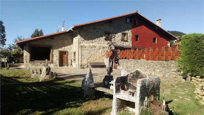 fatxada landa etxea satzu Bizkaian