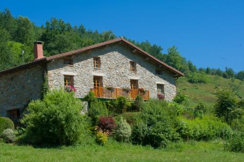 fachada agroturismo ibarrolabekoa en gipuzkoa