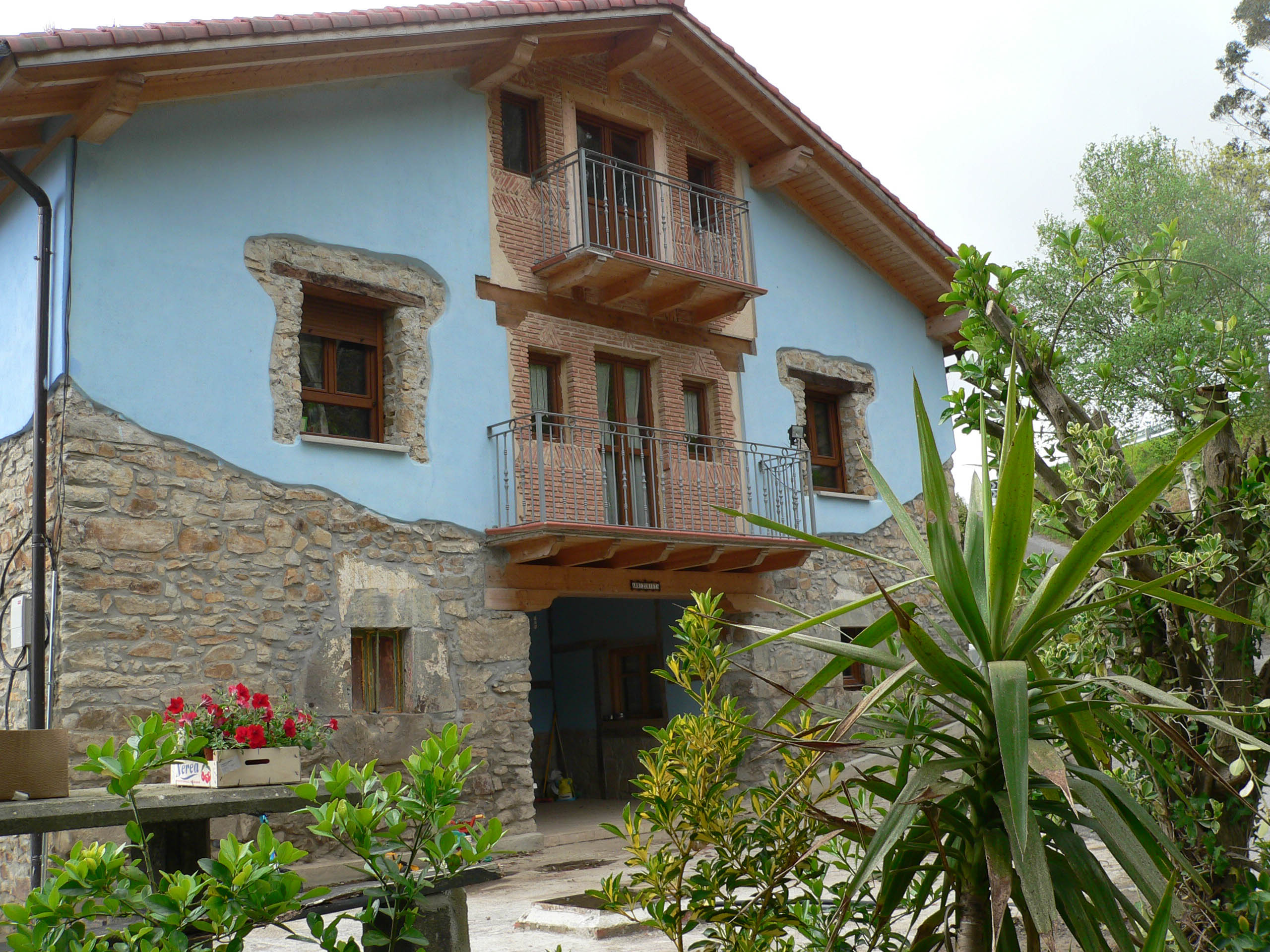 Fatxada landa-etxea Arrizurieta Bizkaian