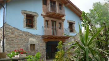 Fatxada landa-etxea Arrizurieta Bizkaian