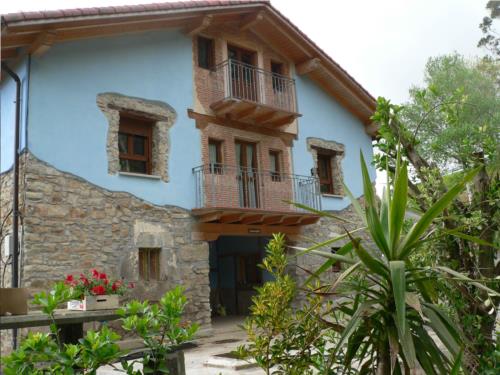 Fachada 1 casa rural Arrizurieta en Bizkaia