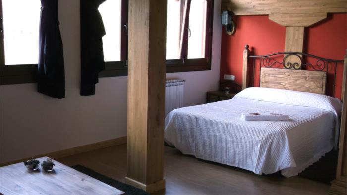 habitación doble casa rural troya en gipuzkoa