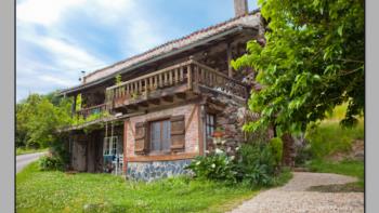 fatxada nekazalturismoa Momotegi Gipuzkoan