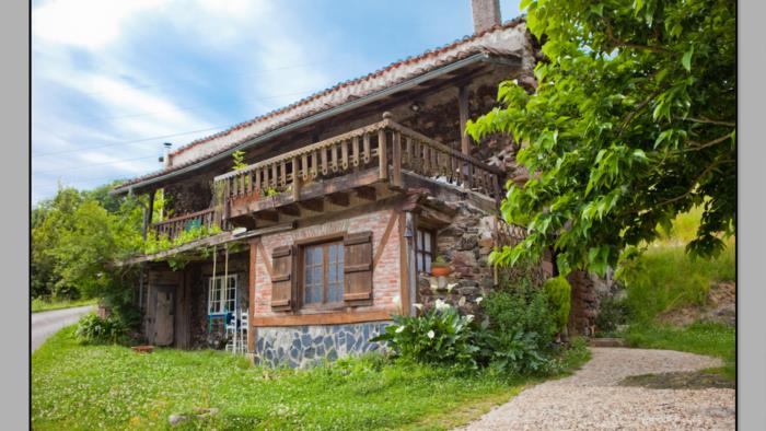 fachada agroturismo Momotegi en Gipuzkoa