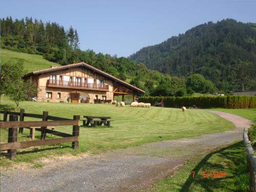 fatxada 1 nekazalturismoa lezamako etxe Bizkaian