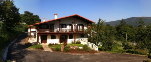 fachada casa rural otxoenea en gipuzkoa