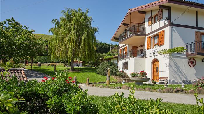 fachada casa rural Epotx-etxea en Gipuzkoa