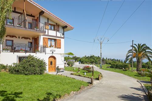 Entrada casa rural Epotx-Etxea en Gipuzkoa