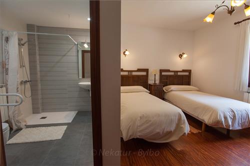 Habitacion doble casa rural arregi 2 en Gipuzkoa