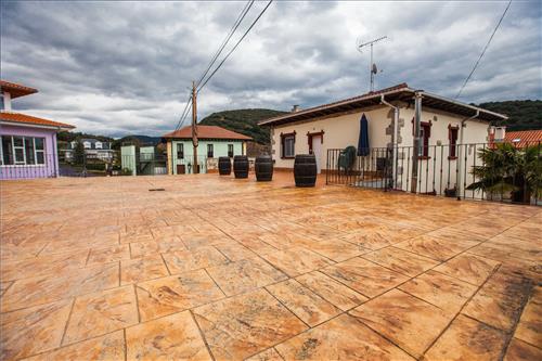 Terraza casa rural Lagun etxea en Alava