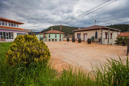 Terraza y Jardín casa rural Lagun etxea en Alava