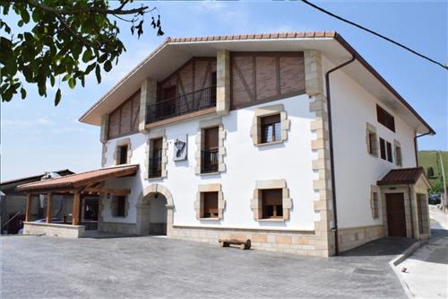 Fachada agroturismo Endañeta Berri en Gipuzkoa