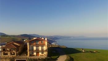 fatxada nekazalturismoa santa klara 2 Gipuzkoan