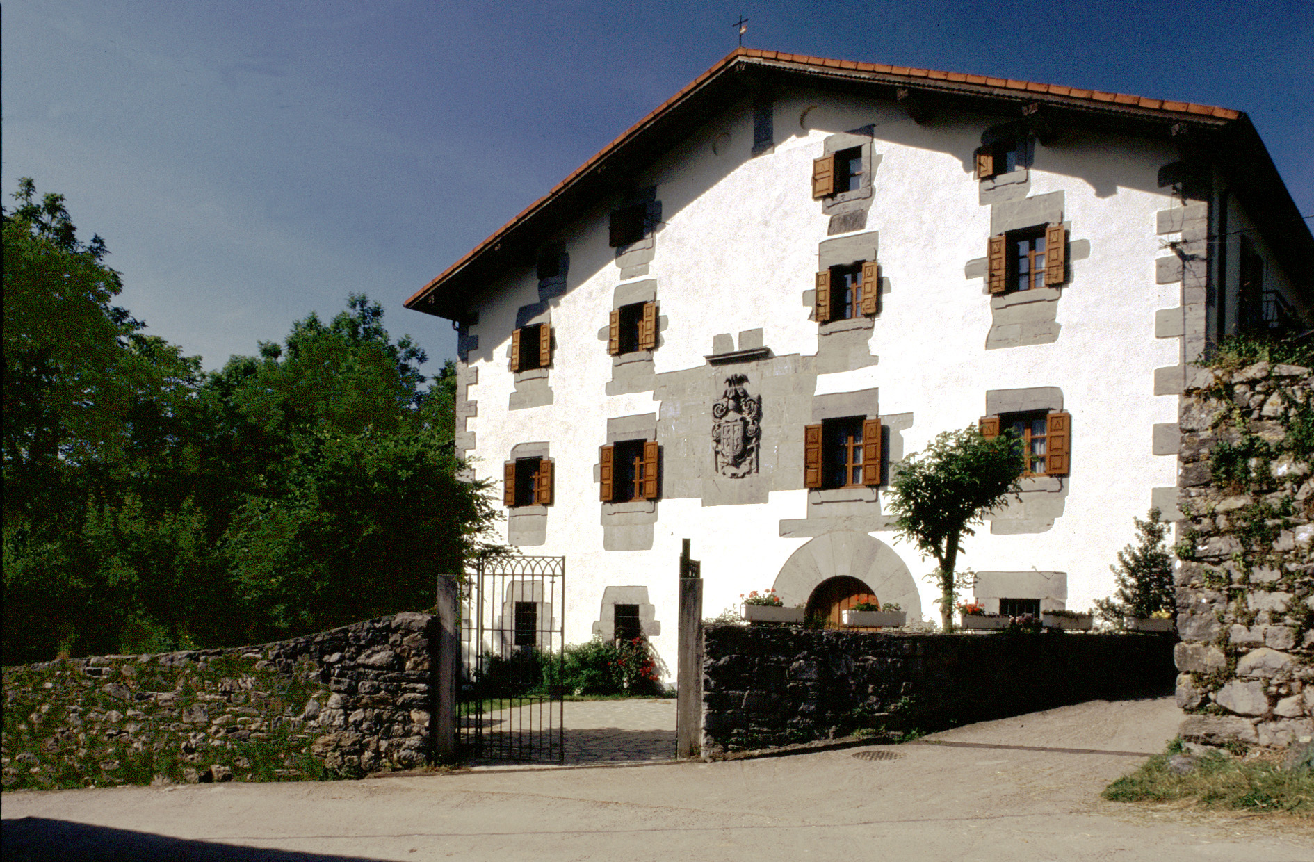 fatxada nekazalturismoa lete gipuzkoan