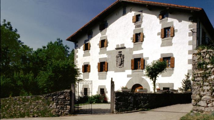 fachada agroturismo lete en gipuzkoa