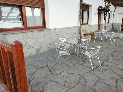 Porche casa rural Atxispe en Bizkaia