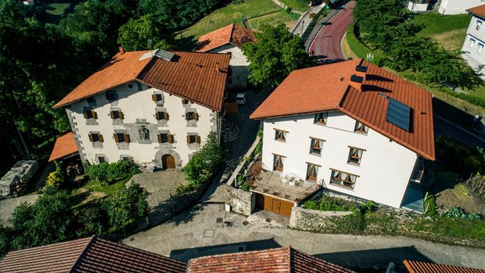 Fachada_casa_rural_Apartamentos_Lete_Alkiza_Gipuzkoa_nekatur