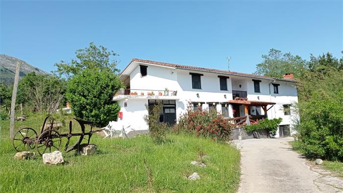 Fachada agroturismo balentziaga en Gipuzkoa